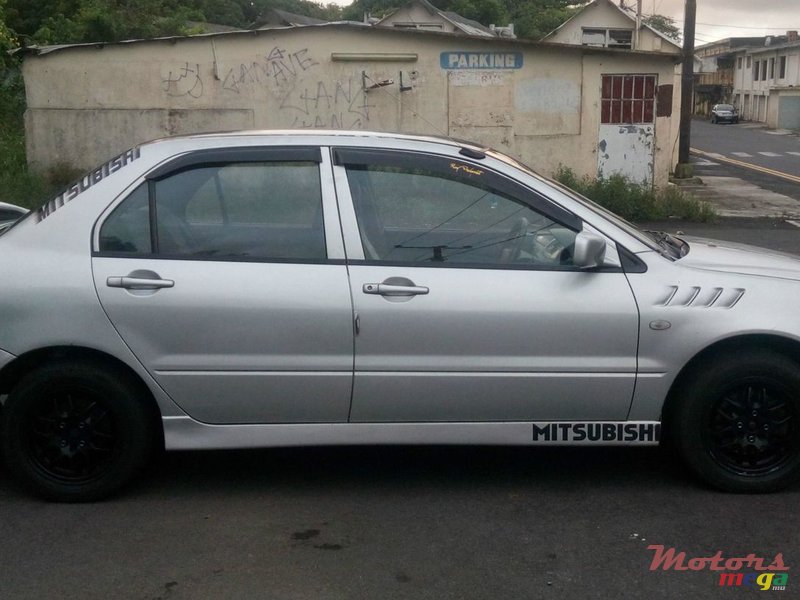 2002' Mitsubishi Lancer photo #4