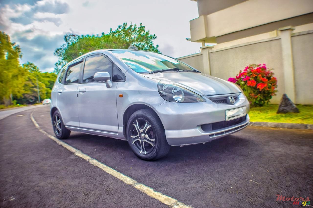 2003' Honda Fit photo #2