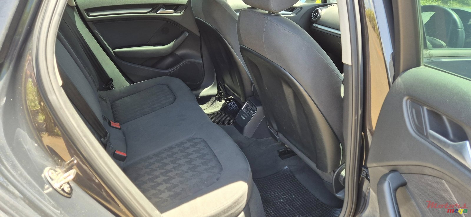 2015' Audi A3 photo #6