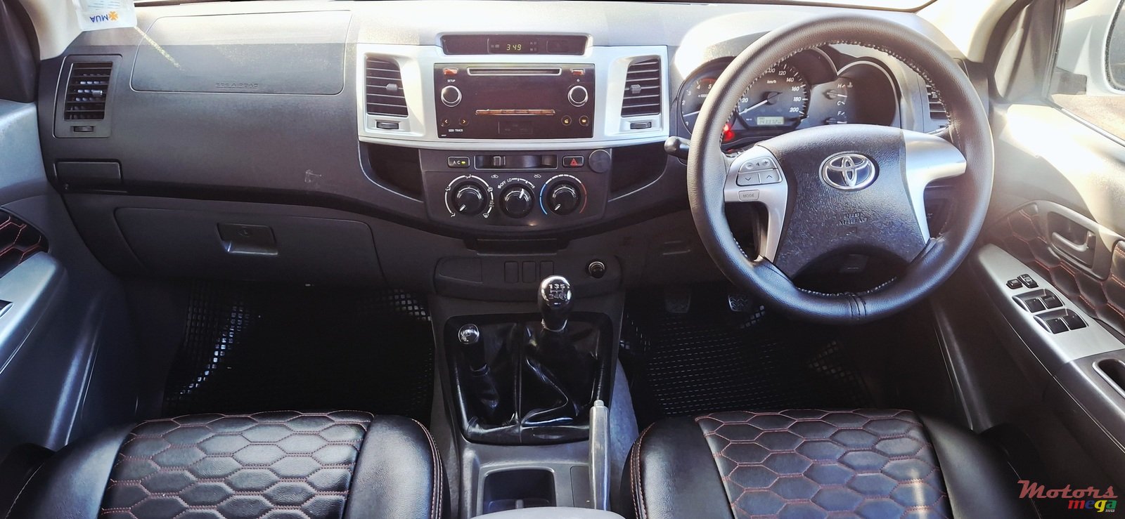 2015' Toyota Hilux photo #4