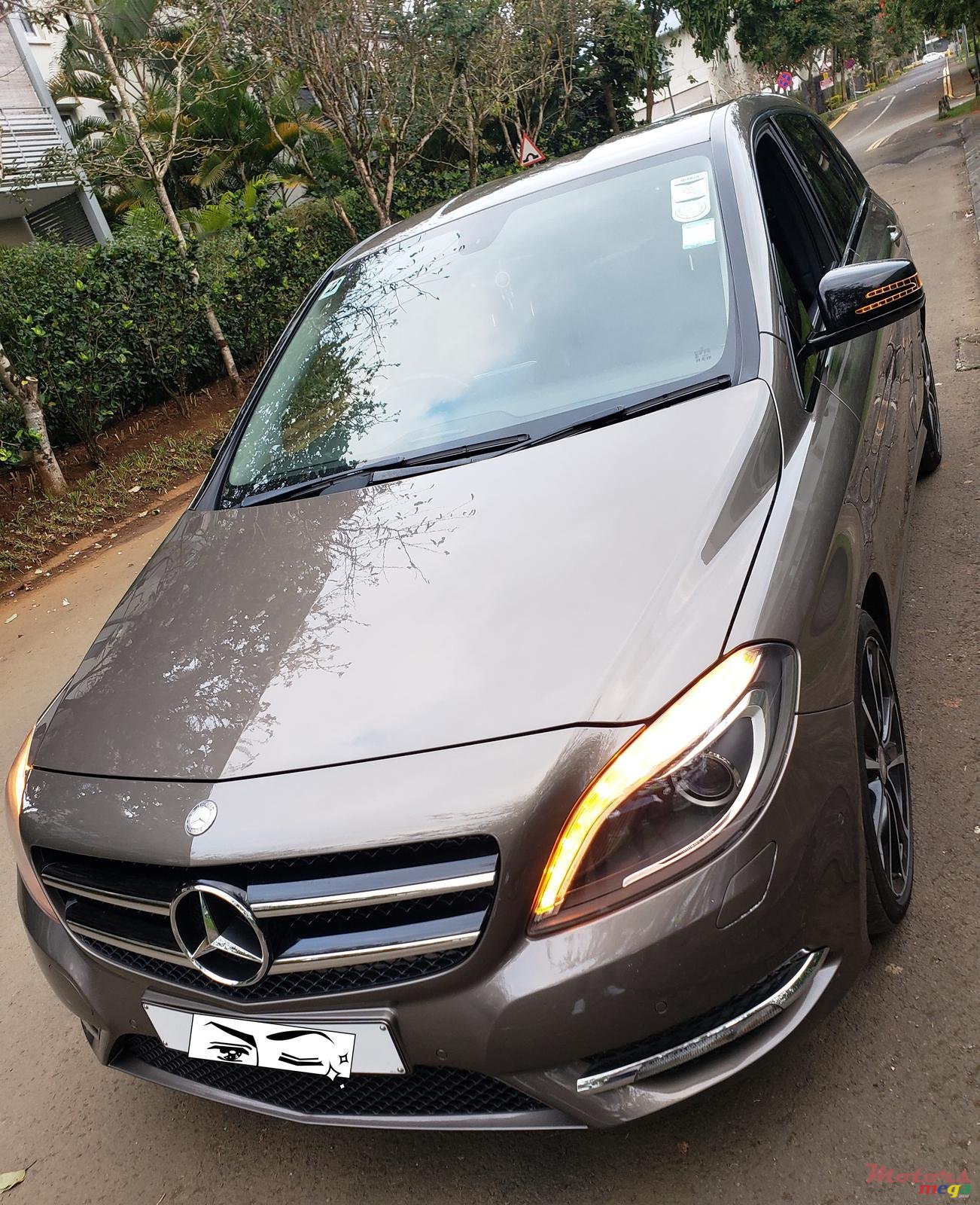 2013' Mercedes-Benz 200 photo #1