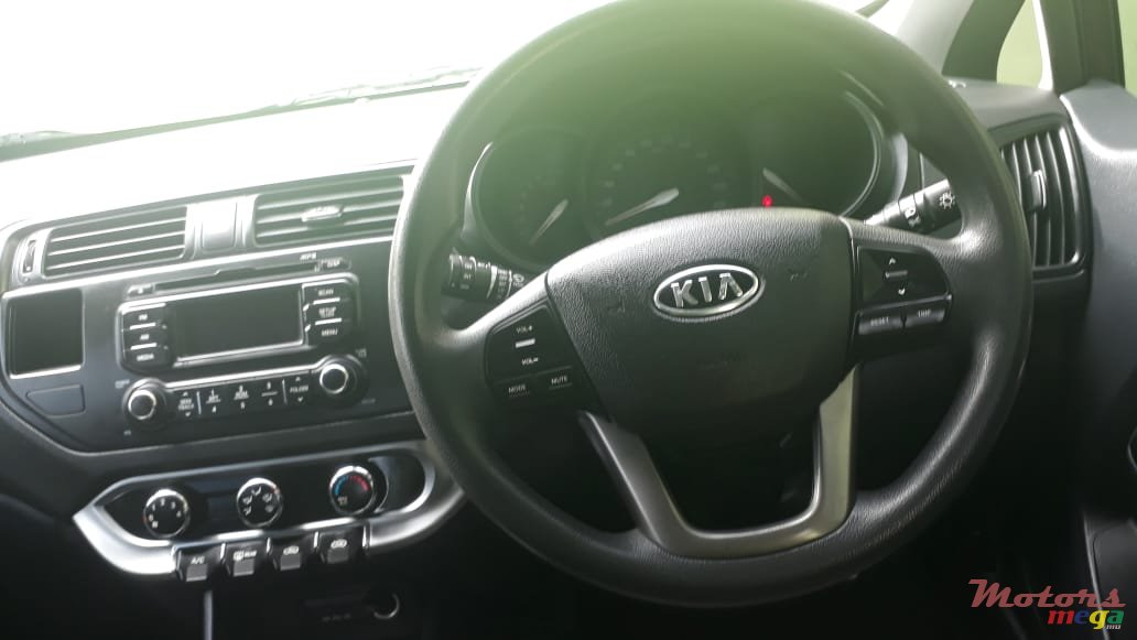 2011' Kia Rio photo #5