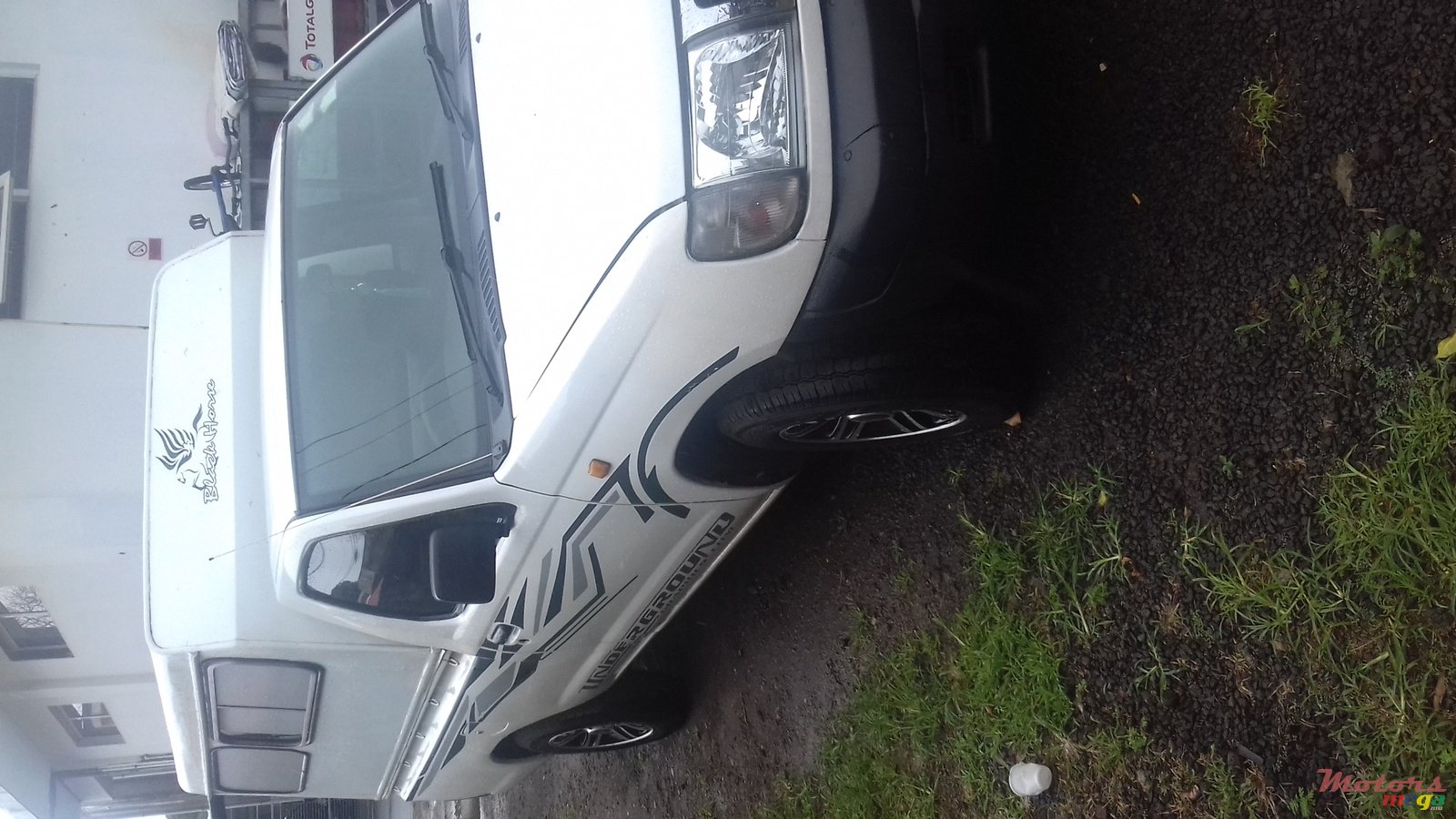 2002' Nissan Pickup photo #1