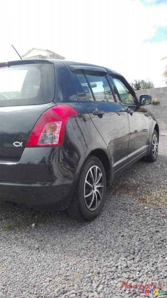 2010' Suzuki Swift photo #3