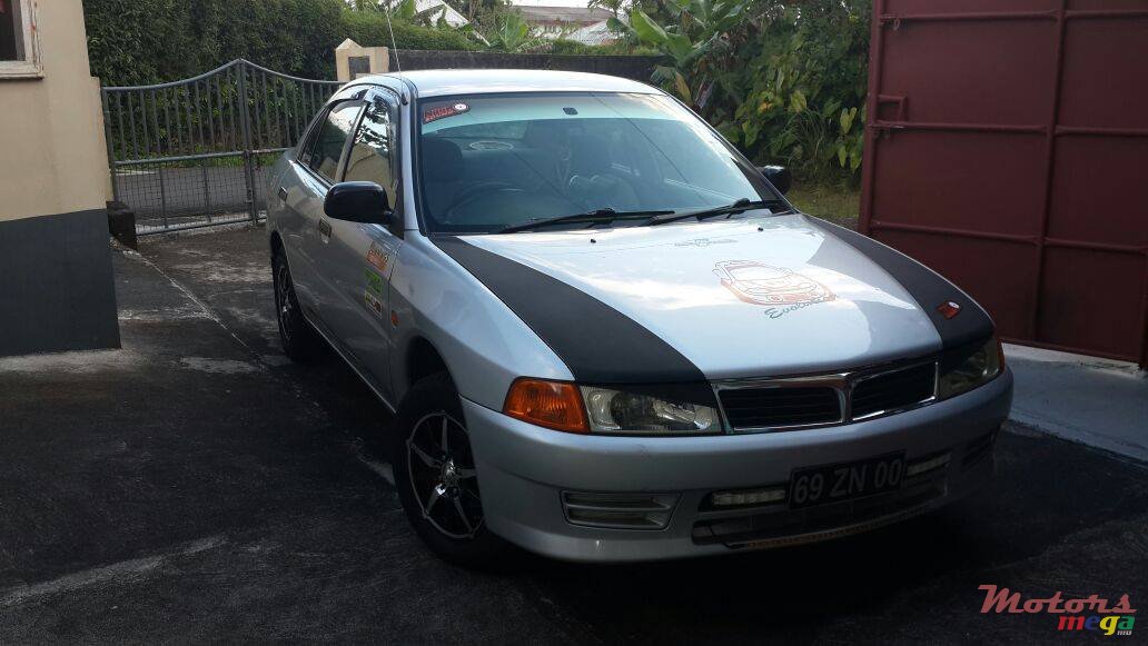 2000' Mitsubishi Lancer photo #2