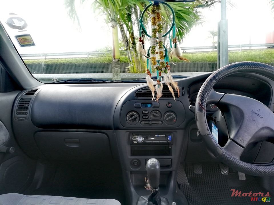 1999' Mitsubishi Lancer photo #3