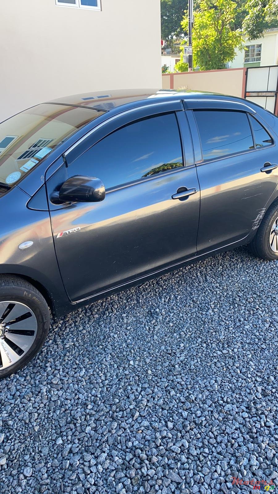 2007' Toyota Yaris Sedan photo #1