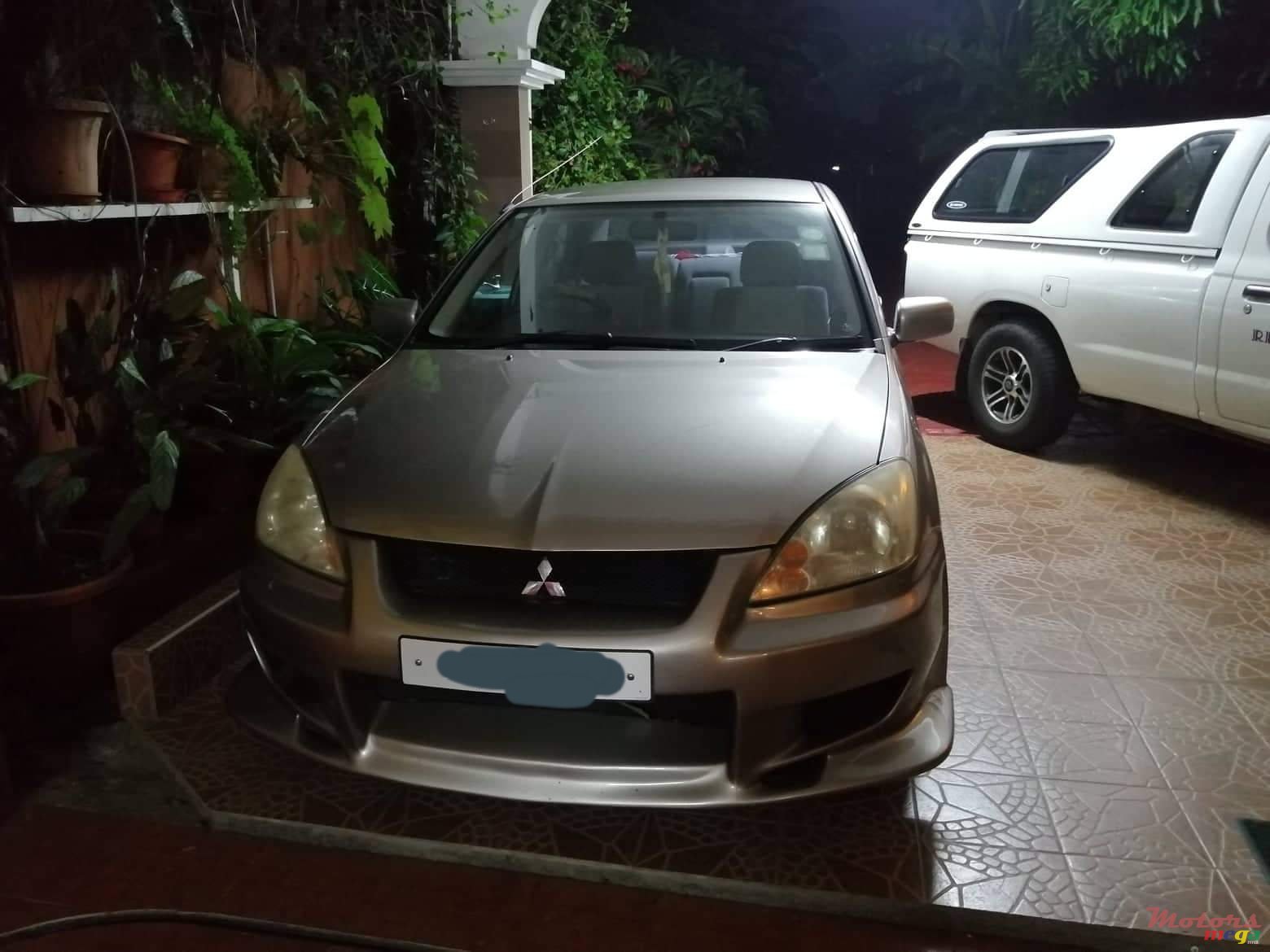 2004' Mitsubishi Lancer photo #7