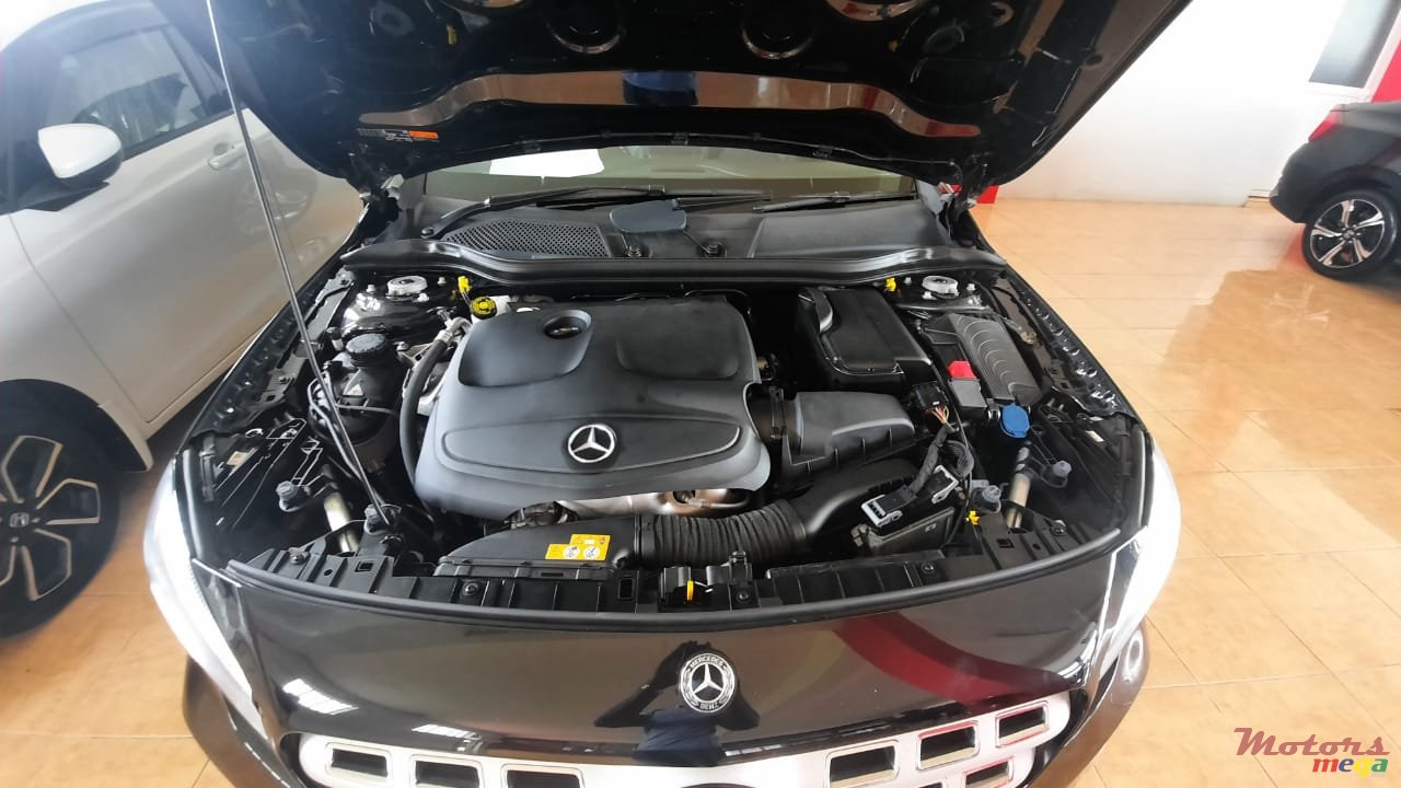 2017' Mercedes-Benz GLB 180 photo #5