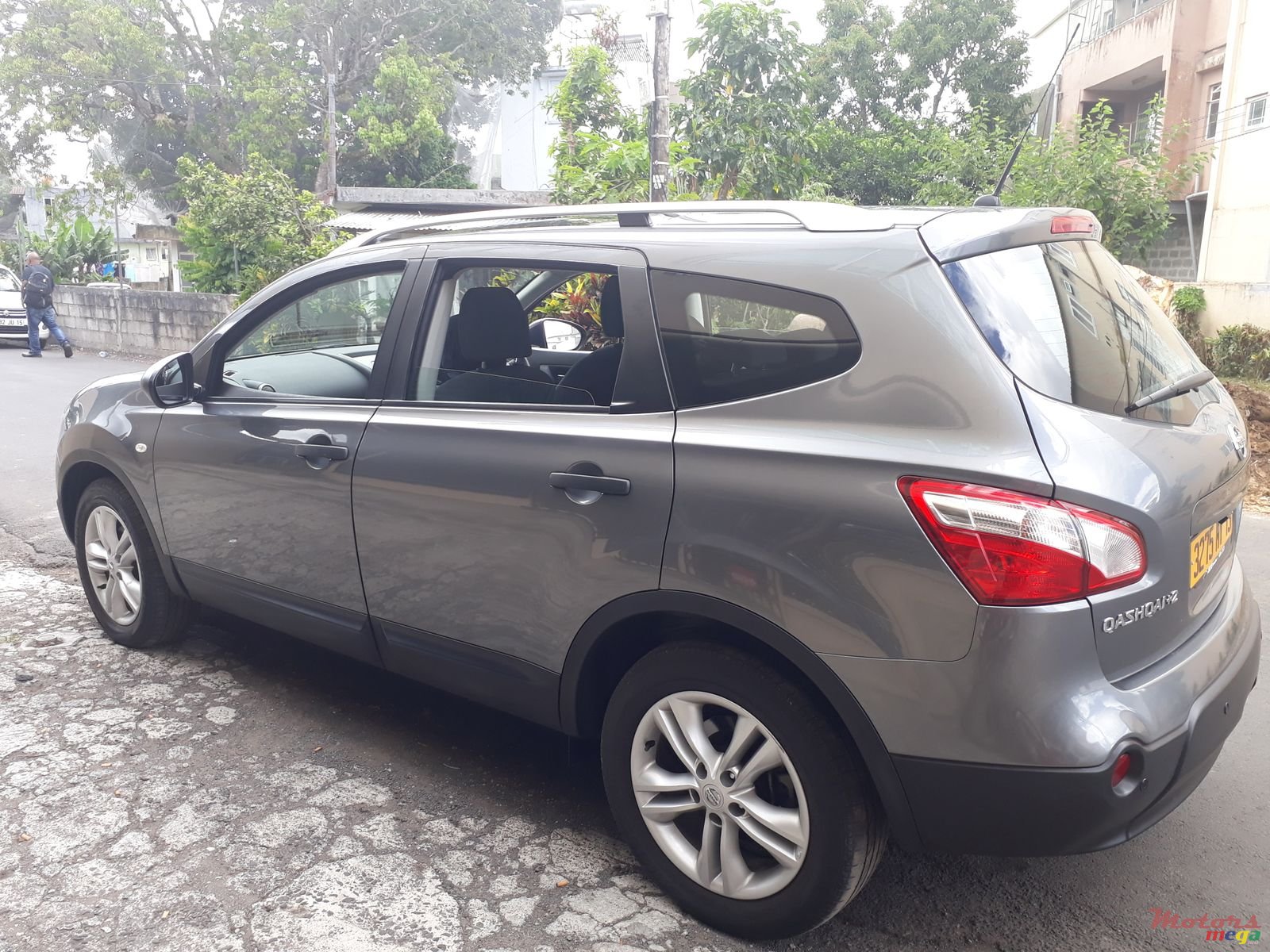 2013' Nissan Qashqai+2 photo #2