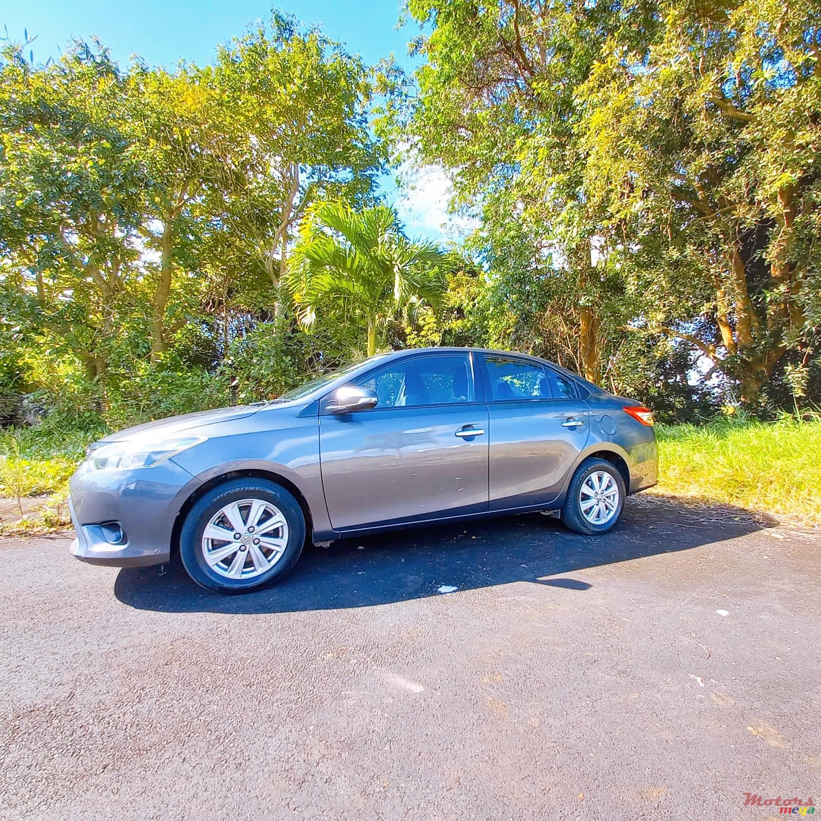 2014' Toyota Yaris photo #7