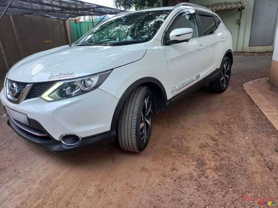 2015' Nissan Qashqai photo #2