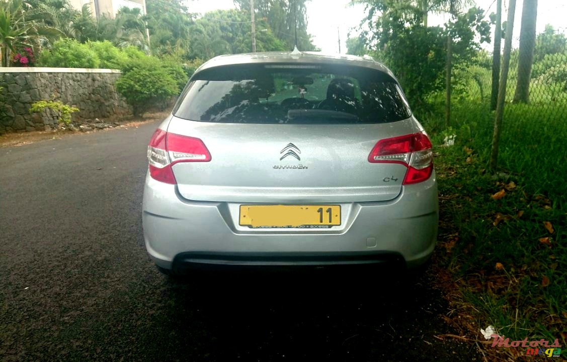 2011' Citroen C4 photo #4