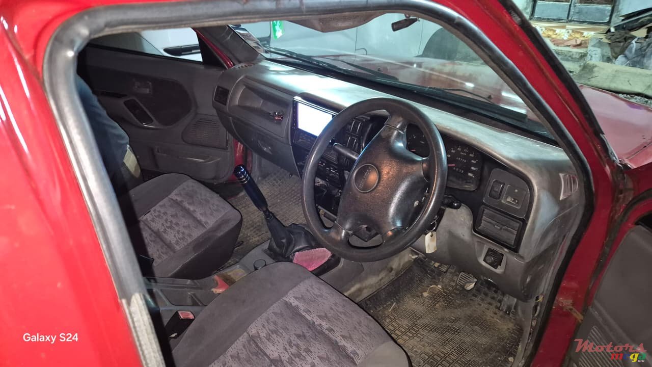 2000' Isuzu KB Series photo #6