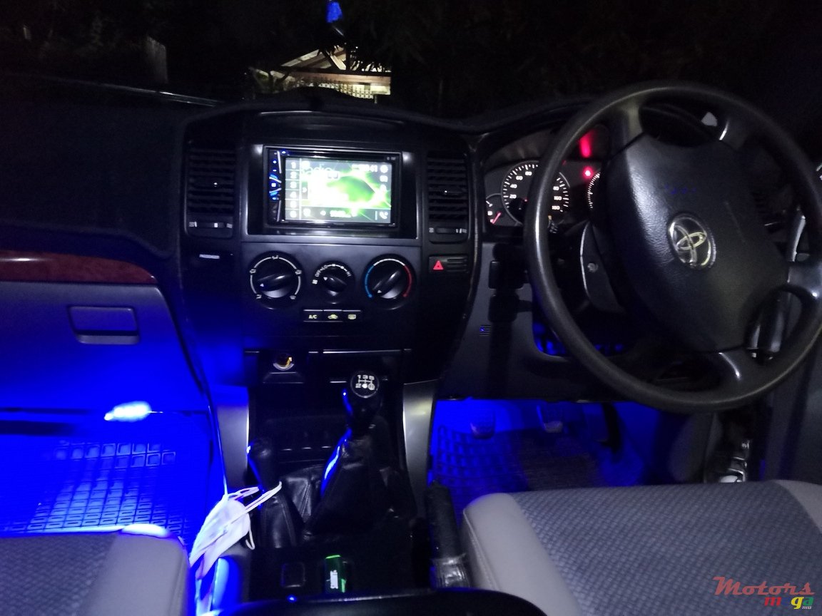 2004' Toyota Land Cruiser Prado photo #1