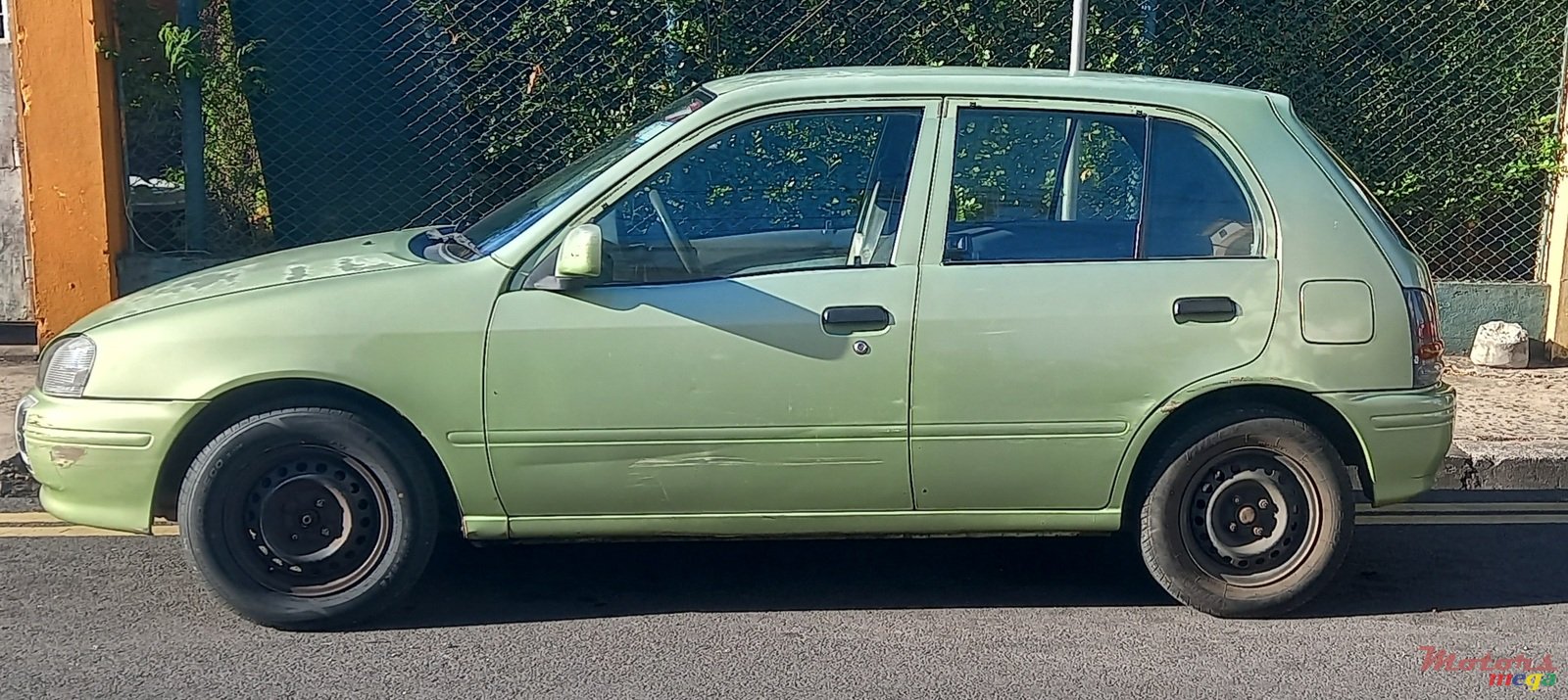 1998' Toyota Starlet photo #2