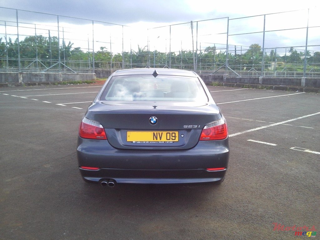 2009' BMW 523 photo #5
