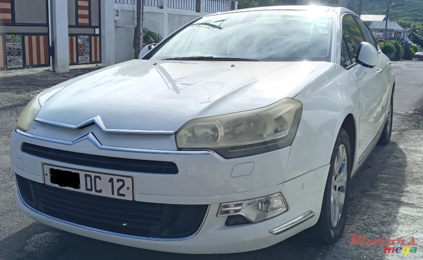 2012' Citroen C5 photo #1
