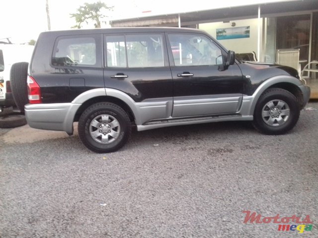 2003' Mitsubishi Pajero photo #1