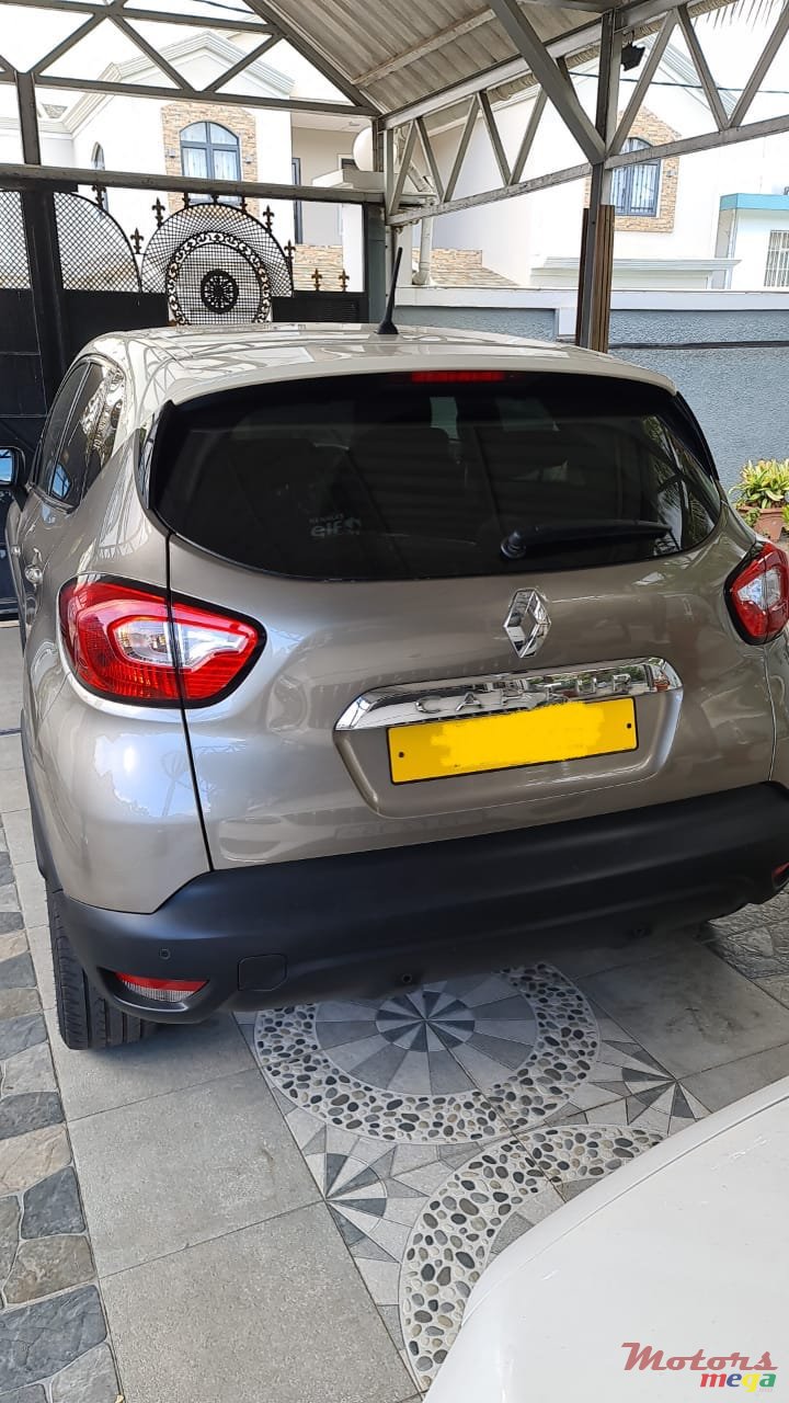 2015' Renault Captur photo #5