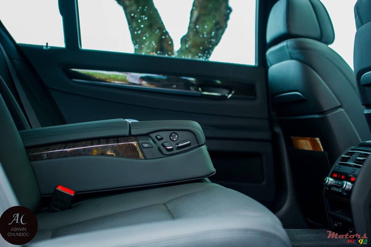 2014' BMW 7 Series photo #2