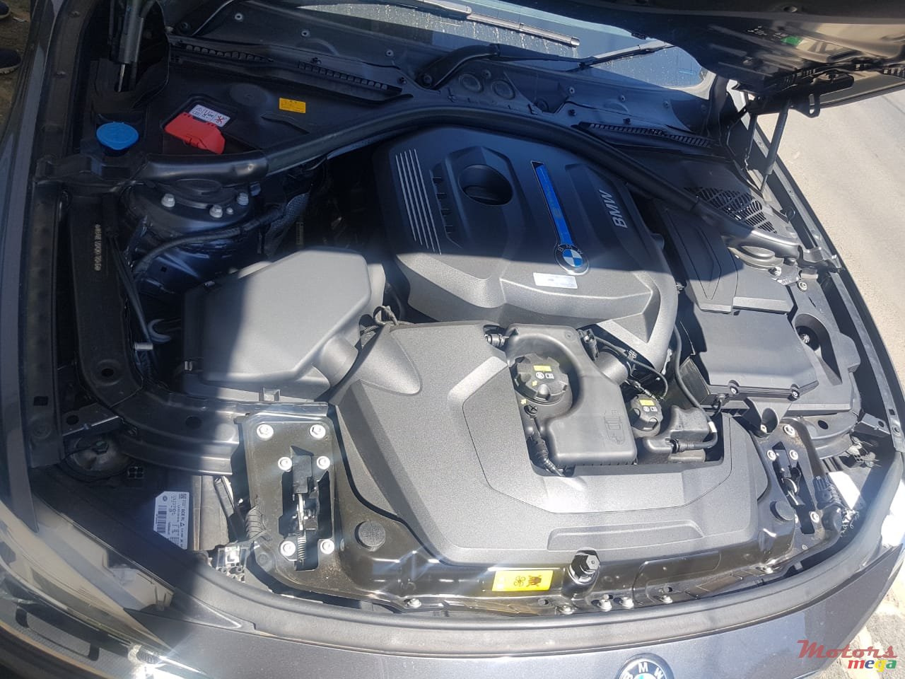 2017' BMW 3 Series 330e photo #4