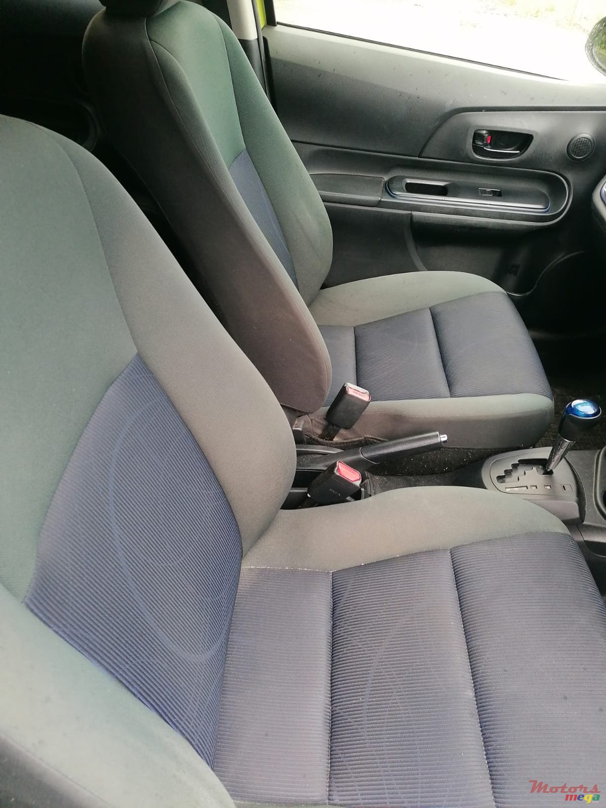 2015' Toyota Aqua photo #5