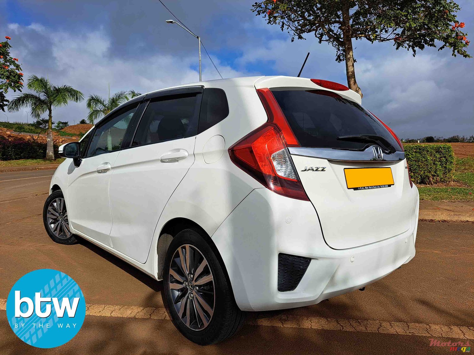 2016' Honda Jazz photo #3