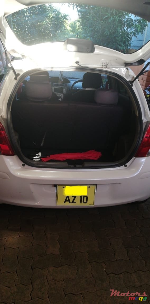 2010' Toyota Vitz photo #5