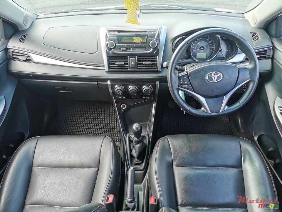 2016' Toyota Yaris photo #5