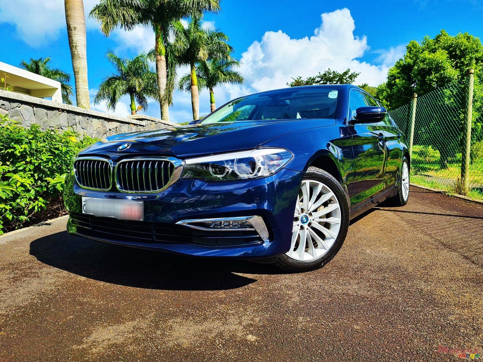 2017' BMW 530 e Luxury Line photo #2