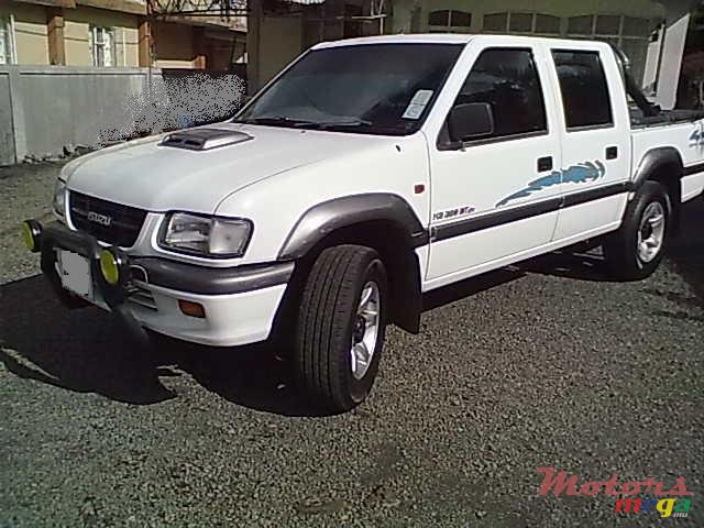 1999' Isuzu KB 2.8 TURBO photo #3