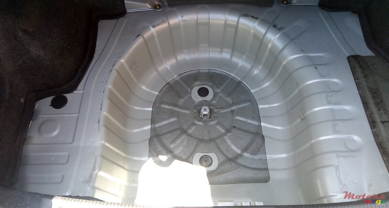 2000' Nissan Sunny photo #6