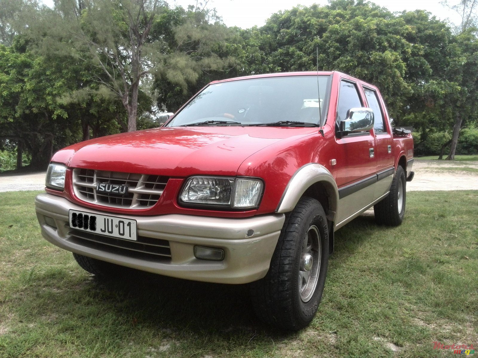 2001' Isuzu Japan photo #1