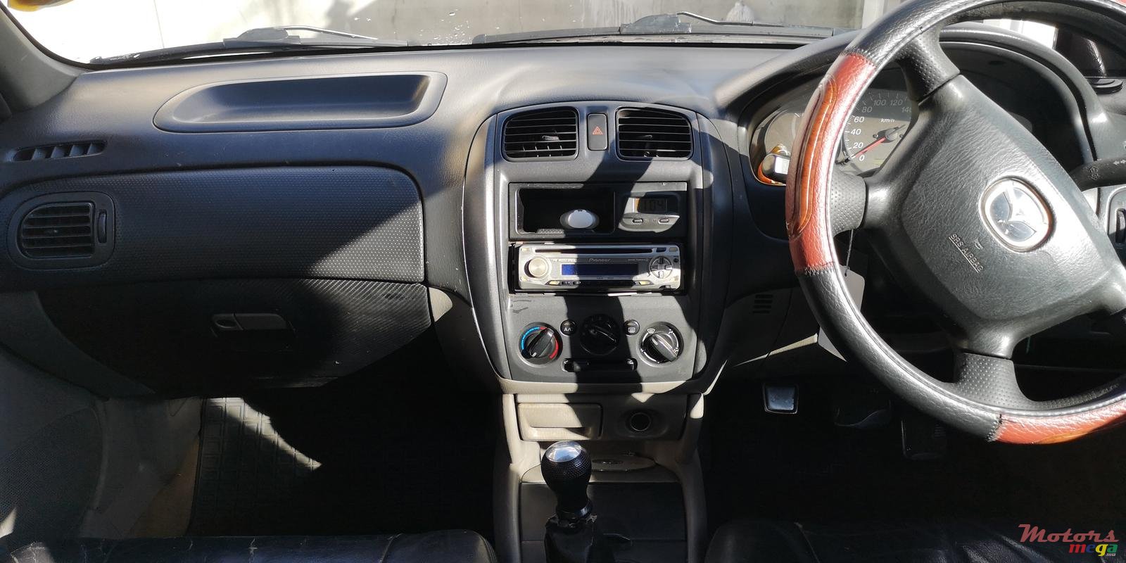 2002' Mazda 323 photo #5