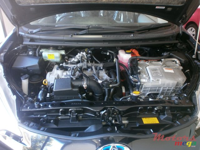 2013' Toyota Auris Aqua photo #6