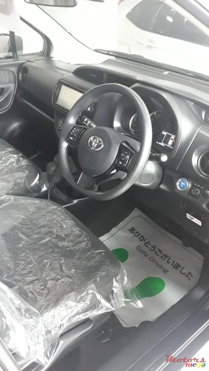 2017' Toyota Vitz photo #2