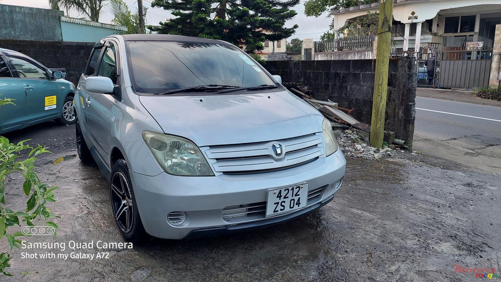 2004' Toyota IST photo #6