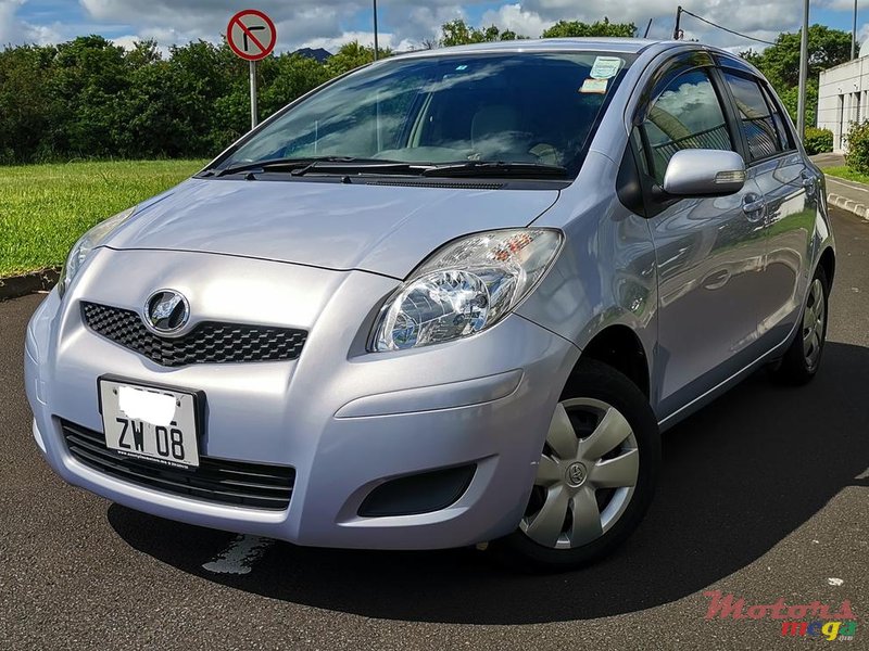 2008' Toyota Vitz 1.3 photo #2