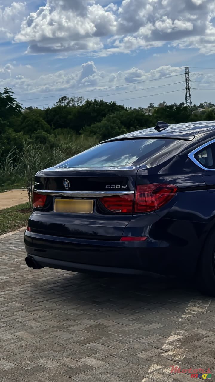 2012' BMW 530 GT photo #2