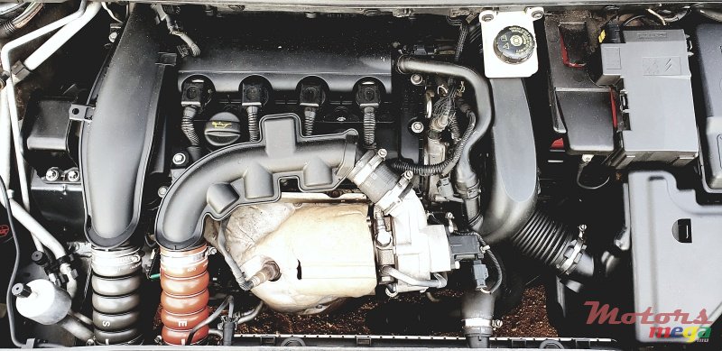 2011' Peugeot 308 Cabriolet photo #7