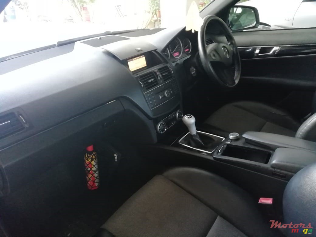 2008' Mercedes-Benz C-Class photo #3