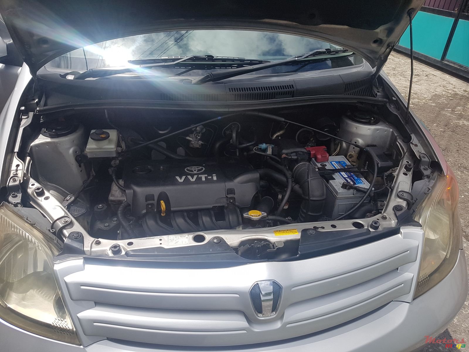 2004' Toyota IST photo #1