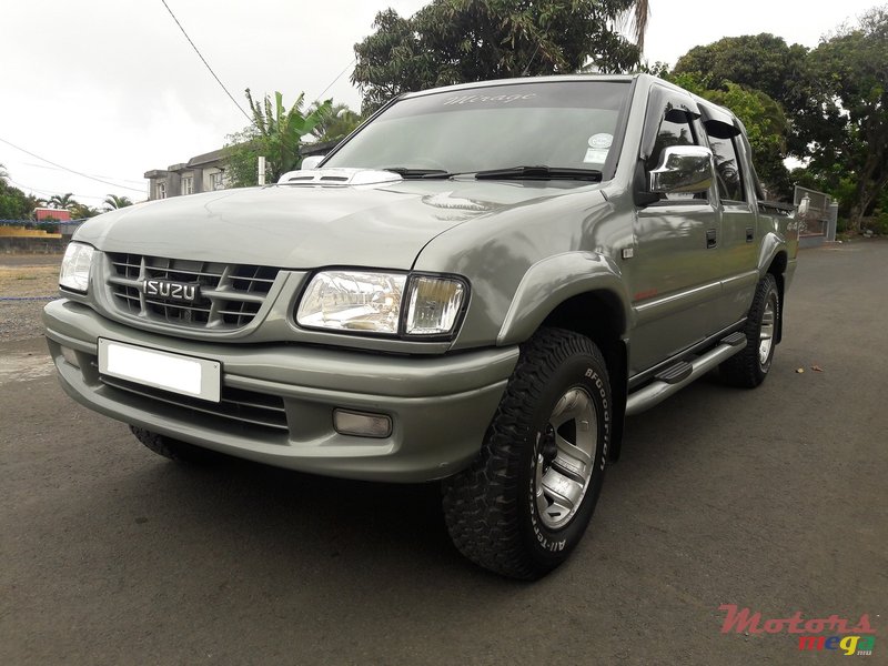 2003' Isuzu KB 300 (4x4) photo #2