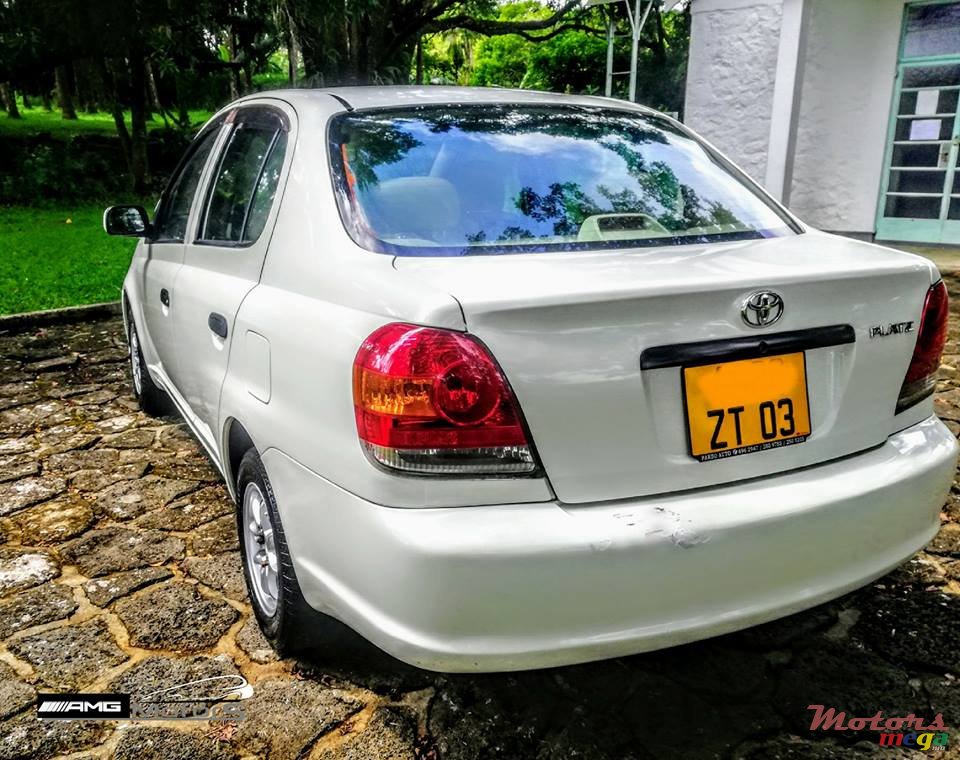 2003' Toyota Platz photo #3