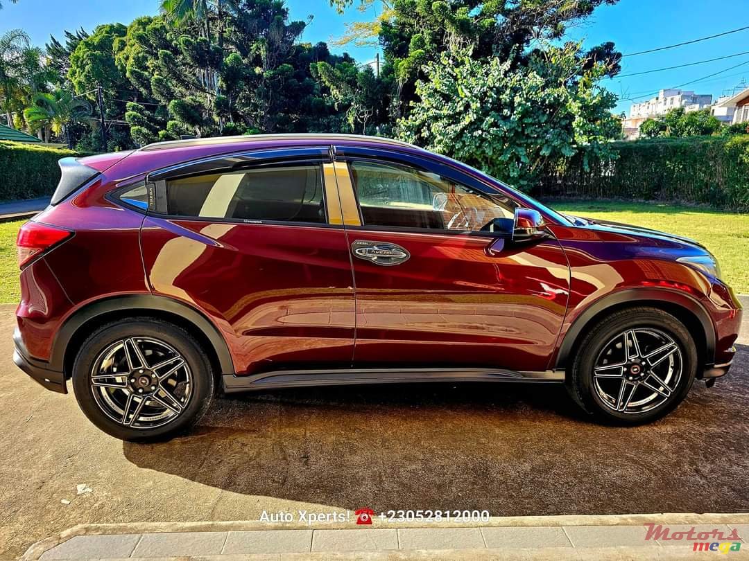 2016' Honda HR-V Bezel non hybrid photo #4