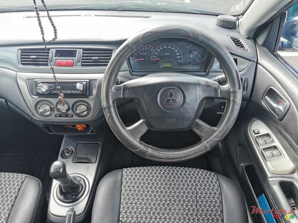 2004' Mitsubishi Lancer GLX photo #6