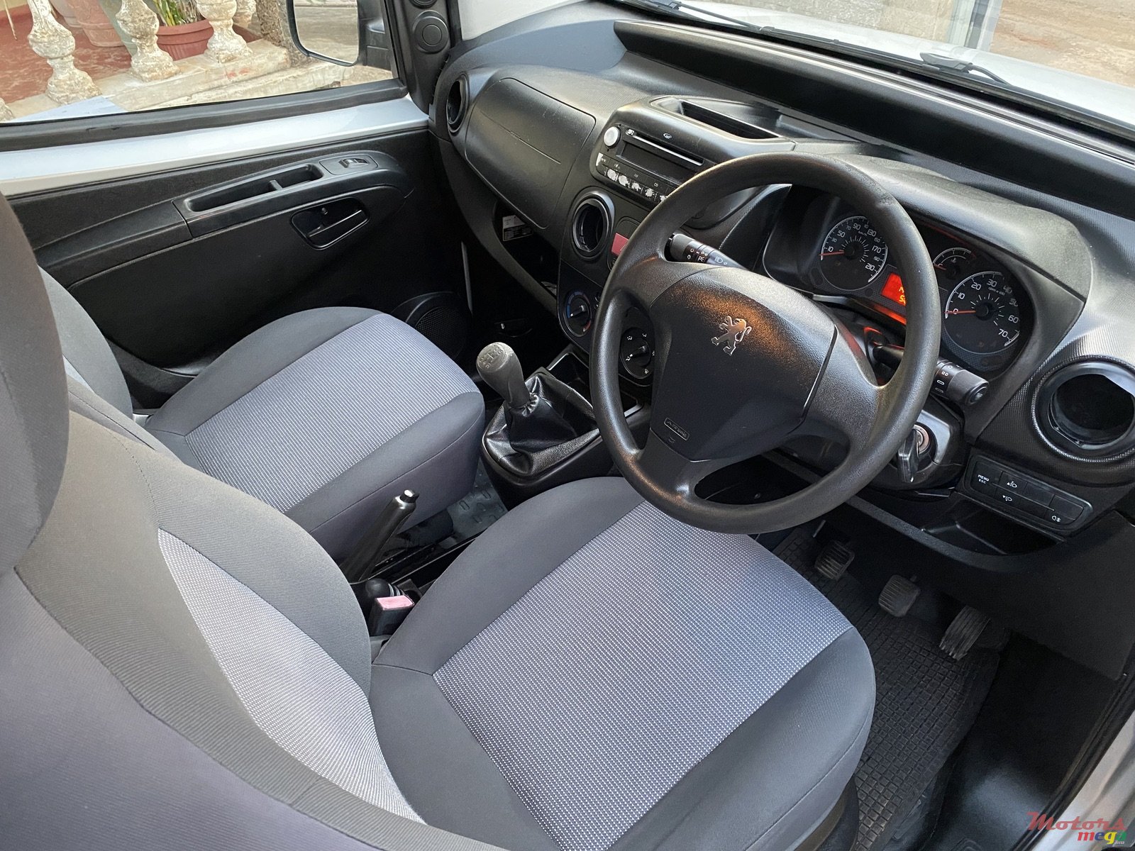 2012' Peugeot Bipper Goods Vehicle photo #6