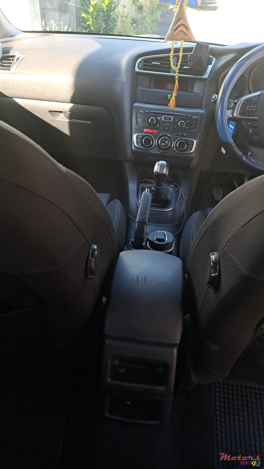 2011' Citroen C4 photo #5