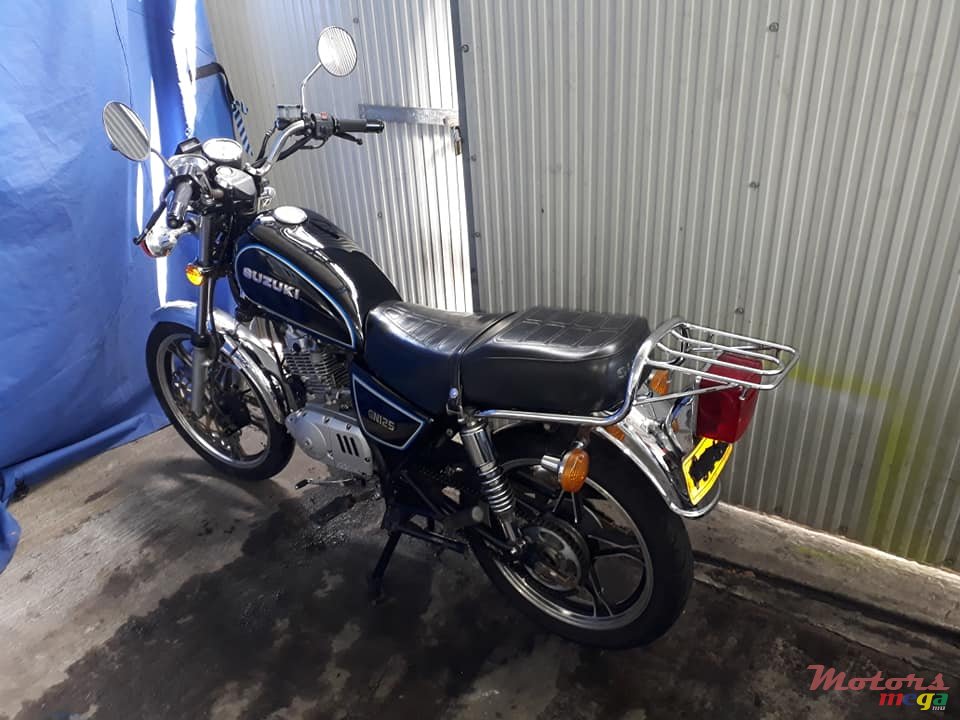 2011' Suzuki GN photo #2